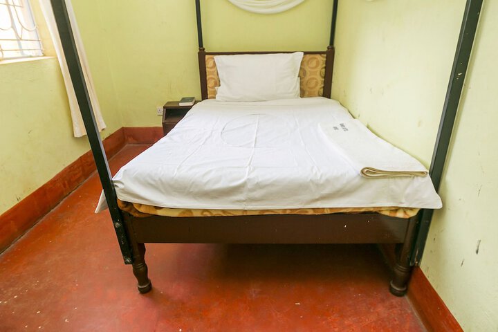 Room 10 of 18