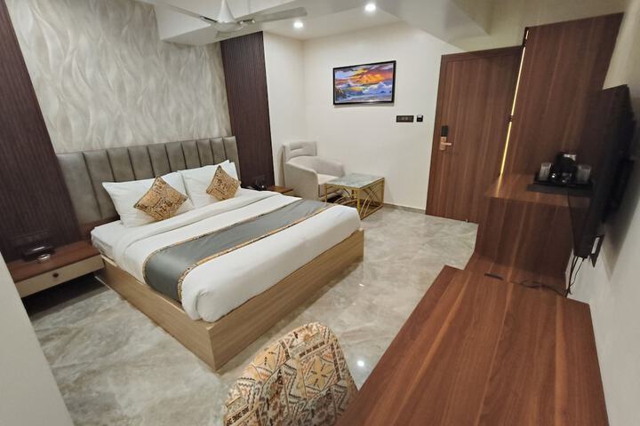 Room 12 of 34