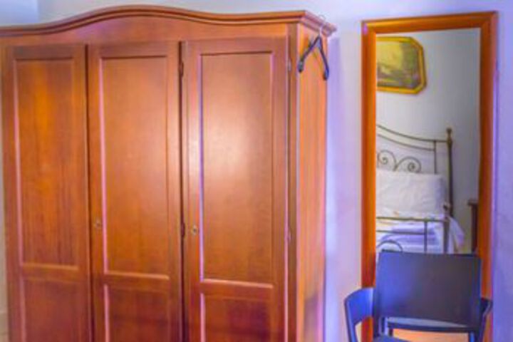 Room 7 of 19