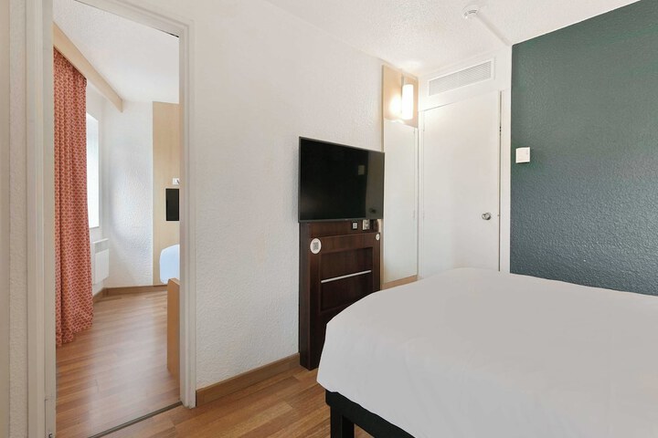 Room 14 of 36