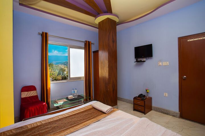 Room 11 of 26