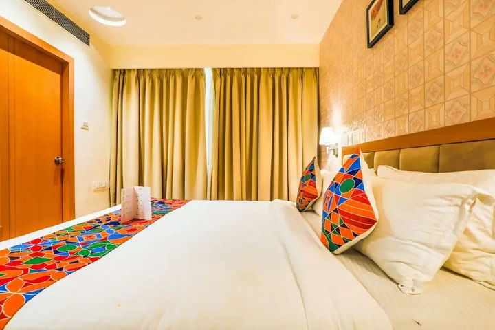 Room 4 of 8