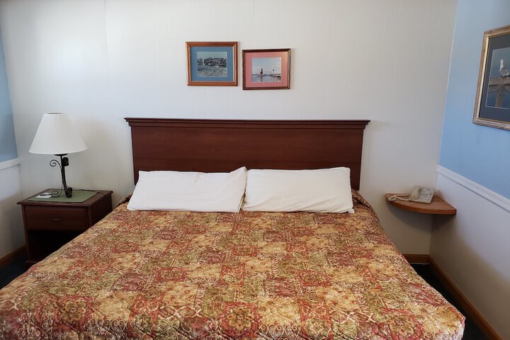 1 King Bed Beach Front Jetted Tub (31 of 40)