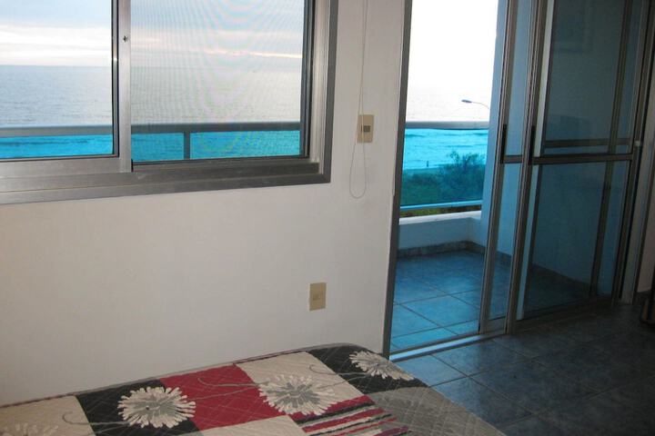Room 6 of 49