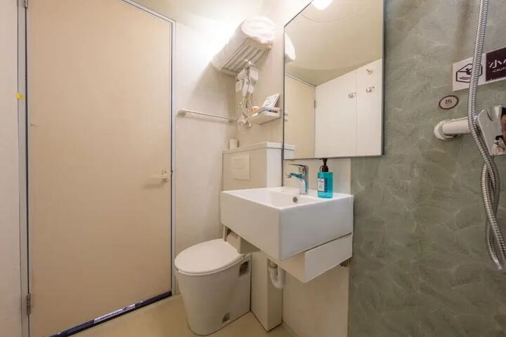 Room 6 of 6