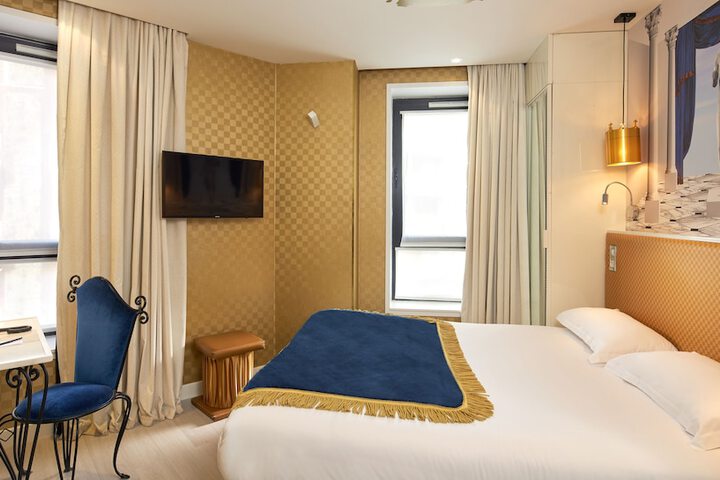 Room 10 of 43