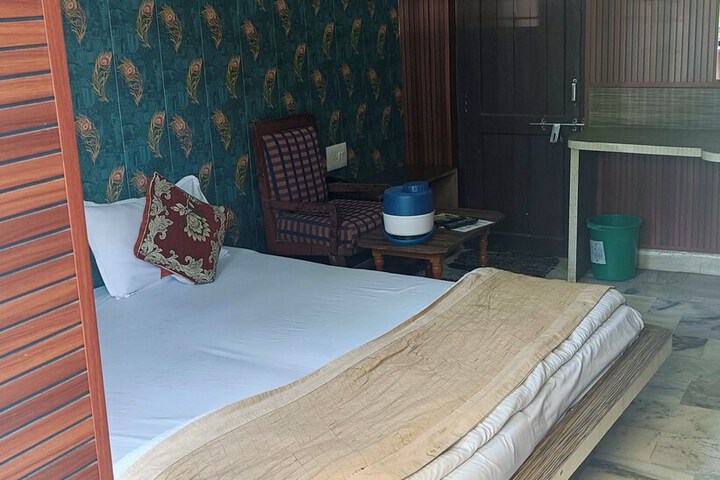 Room 2 of 28