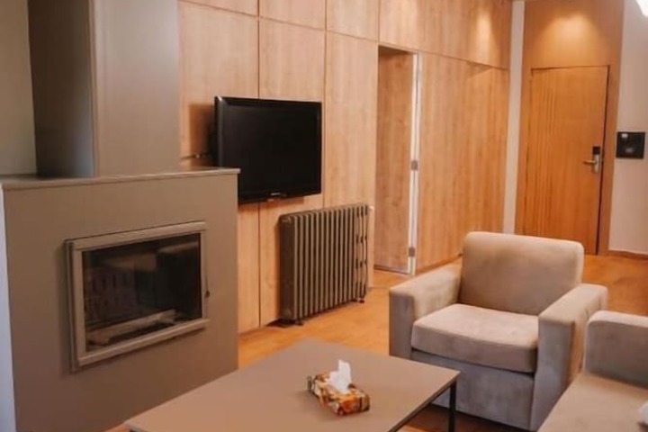 Room 15 of 25