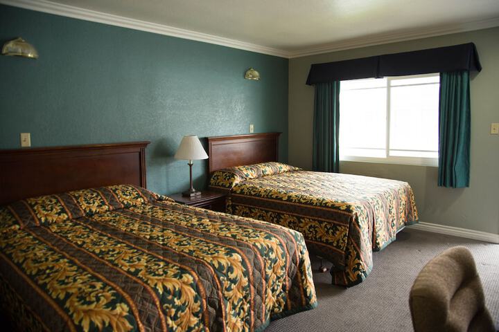 2 Queen Beds (7 of 7)