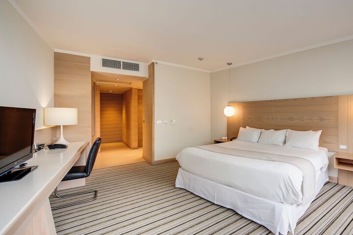 Room 9 of 35
