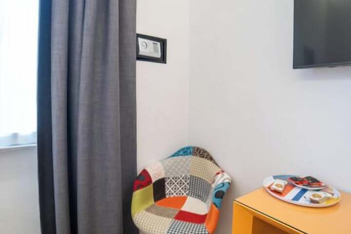 Room 10 of 29