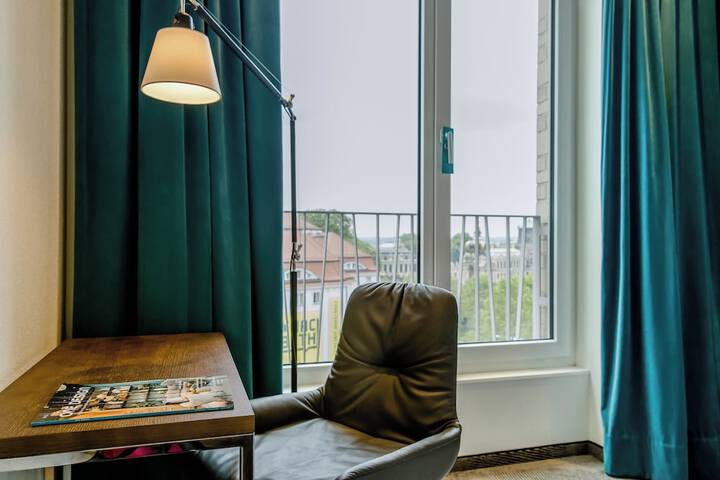 Room 10 of 38