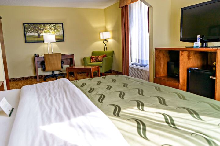 Room 10 of 28