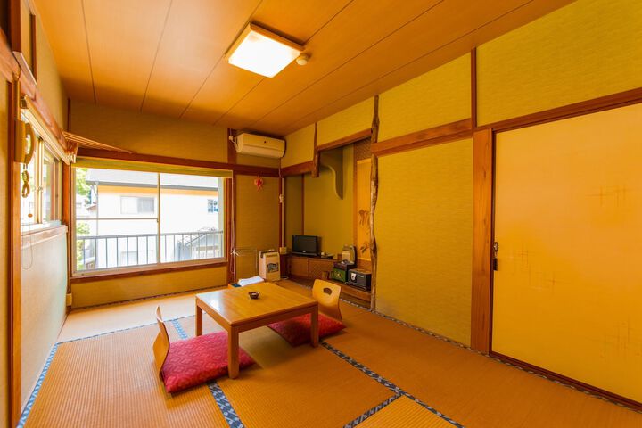 Room 2 of 53