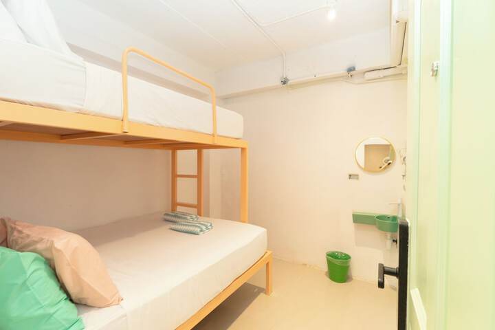 Room 6 of 31