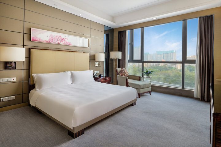 Room 6 of 95