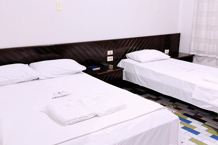 Room 6 of 16