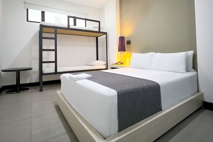 Room 16 of 68
