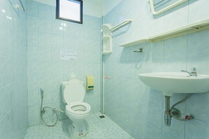 Room 169 of 208