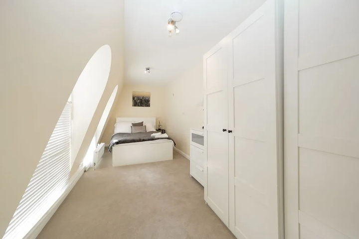 Room 5 of 20