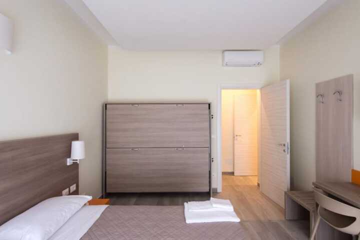 Room 11 of 34
