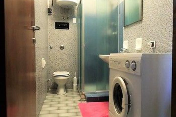 Room 8 of 25