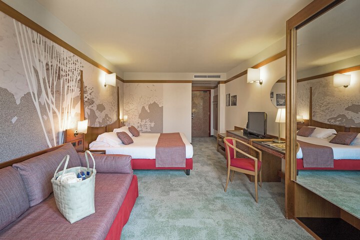 Room 17 of 52