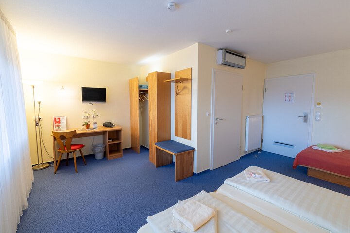 Room 9 of 36