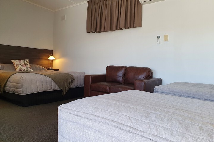 Room 10 of 32