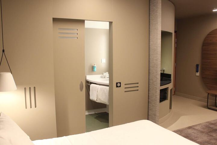 Room 18 of 117