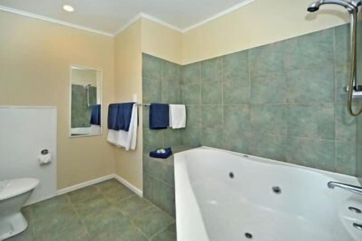 Jetted tub