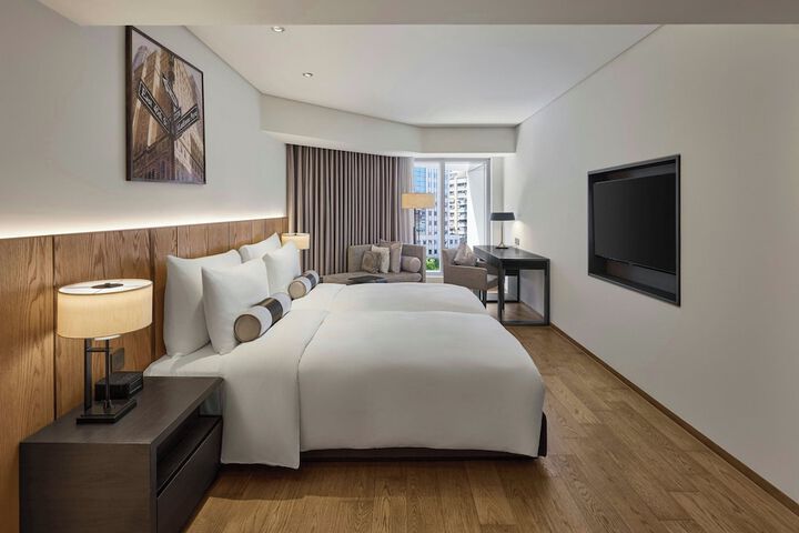 Room 33 of 80