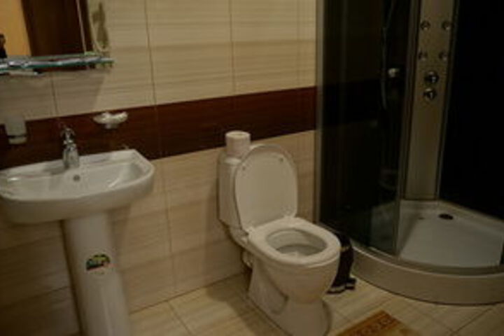 Room 5 of 33