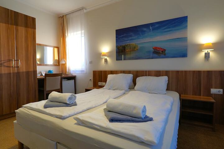 Room 6 of 88