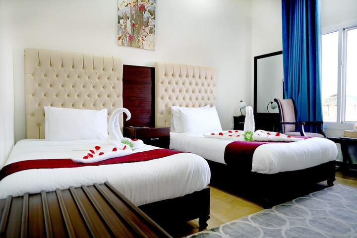 Room 4 of 33