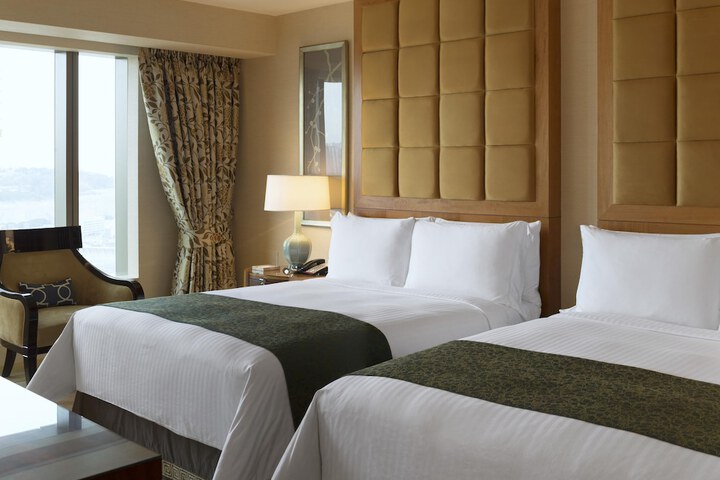 Room 28 of 114