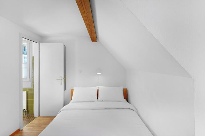 Room 4 of 62