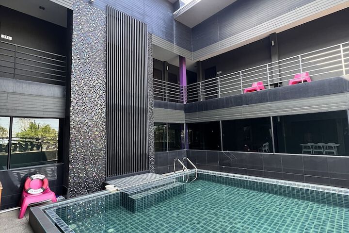Pool Hotel