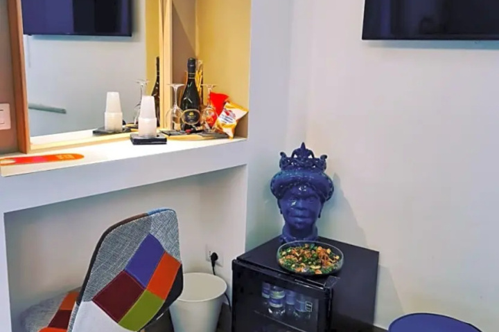 Room 5 of 16