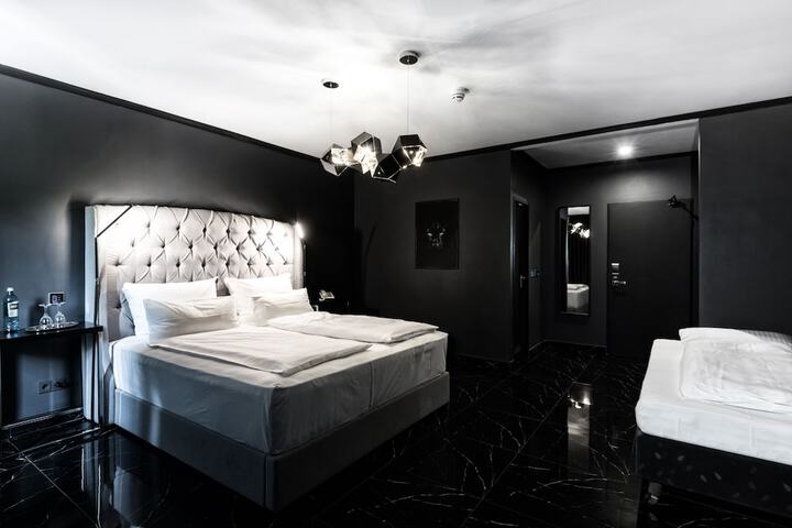 Room 8 of 27