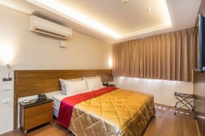 Room 9 of 21