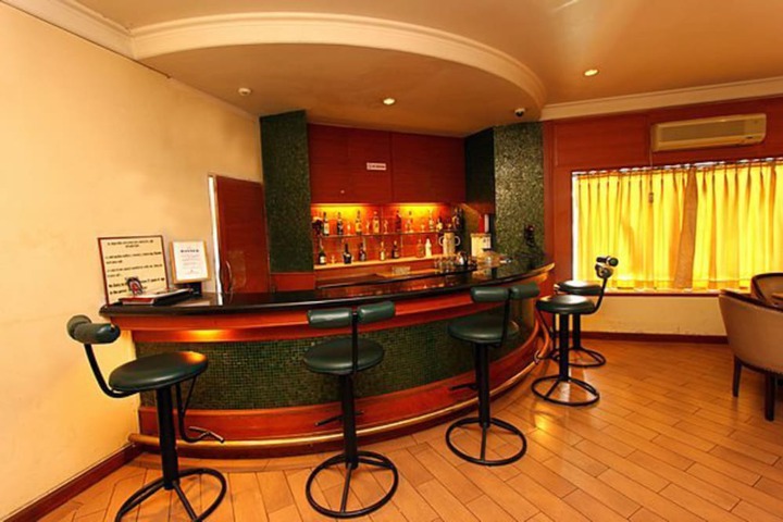 Lounge 46 of 54