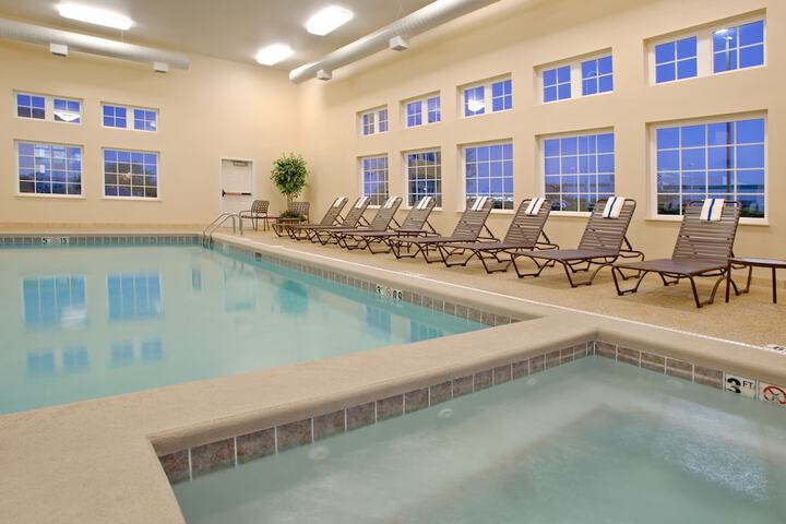 Indoor spa tub