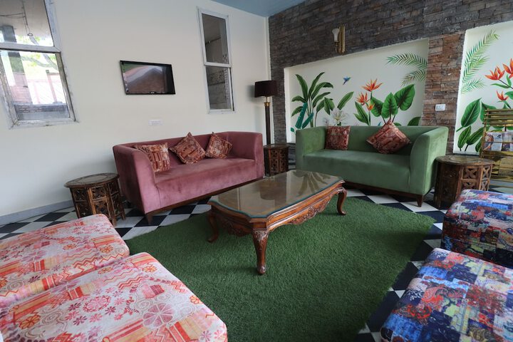 Room 12 of 32