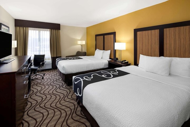 2 Queen Beds (4 of 9)
