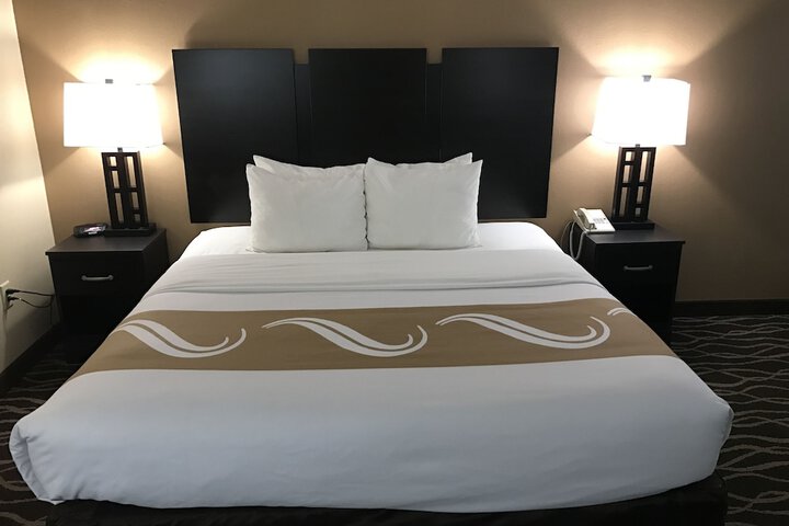 1 King Bed (1 of 13)