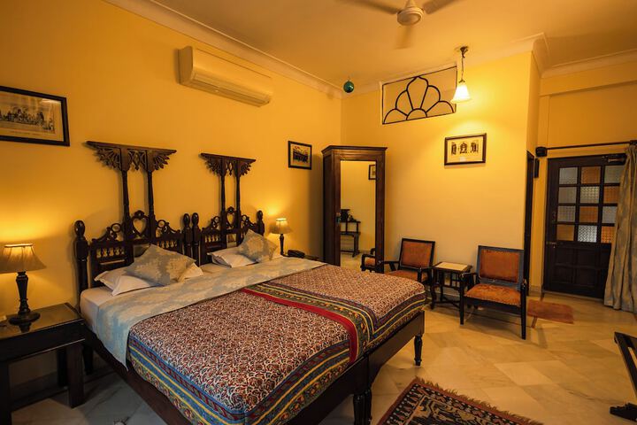 Room 16 of 53