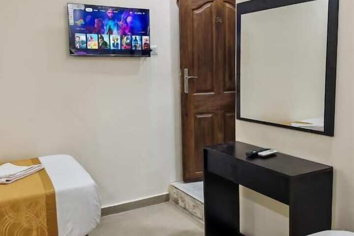 Room 10 of 35