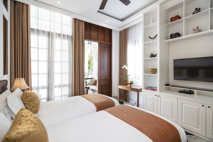 Room 3 of 64