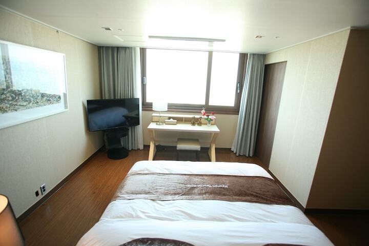 Room 21 of 83